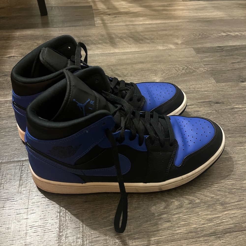 Nike Air Jordan 1 mid hyper royal blue black leather. Size 10. Great condition.